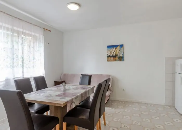 Karbuni アパート