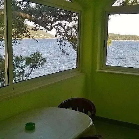 Karbuni Daire Blato (Korcula)